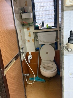 Bathroom in 1.5 BHK Apartment at Navjivan Colony, Mahim – for Rent