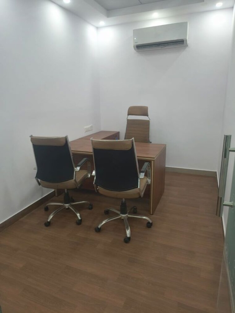 Team Area, sector 16 Commercial Office Space 1500 Sq.Ft. In Sector 16 Noida 10407834