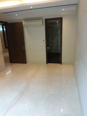 Room in 4 BHK Builder Floor at Safdarjung Development Area – for Rent