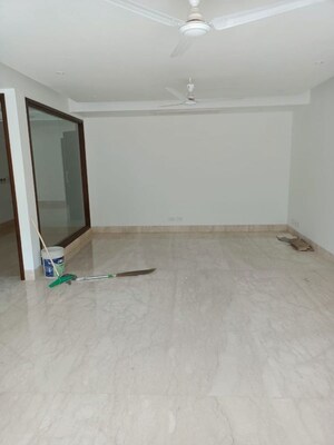 Room in 4 BHK Builder Floor at Safdarjung Development Area – for Rent