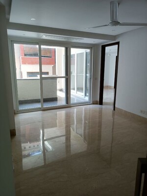 Room in 4 BHK Builder Floor at Safdarjung Development Area – for Rent