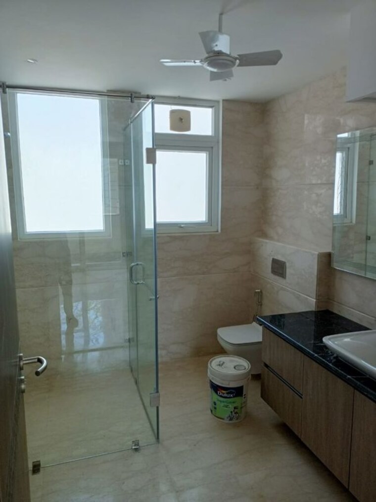 Bathroom, safdarjung development area 4 Bedroom 600 Sq.Yd. Builder Floor In Safdarjung Development Area Delhi 10407833