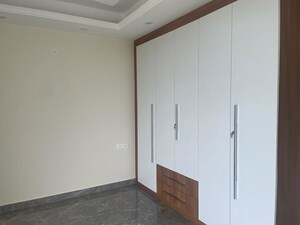 Room in 3 BHK Builder Floor at Dlf Cyber City – for Rent
