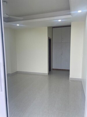 Room in 3 BHK Builder Floor at Dlf Cyber City – for Rent