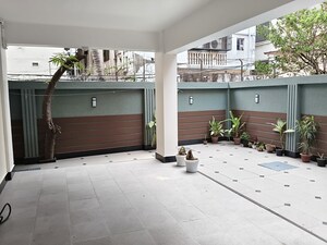 Parking in 3 BHK Builder Floor at New Alipore – for Sale
