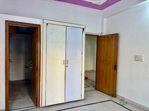 Room in 1 BHK Builder Floor at Aamwala – for Rent