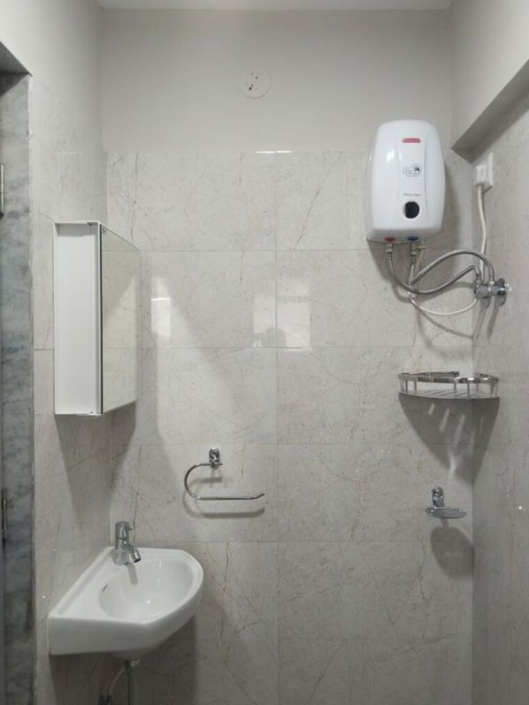 Bathroom, dadar west 2 Bedroom 700 Sq.Ft. Apartment In Dadar West Mumbai 10404702