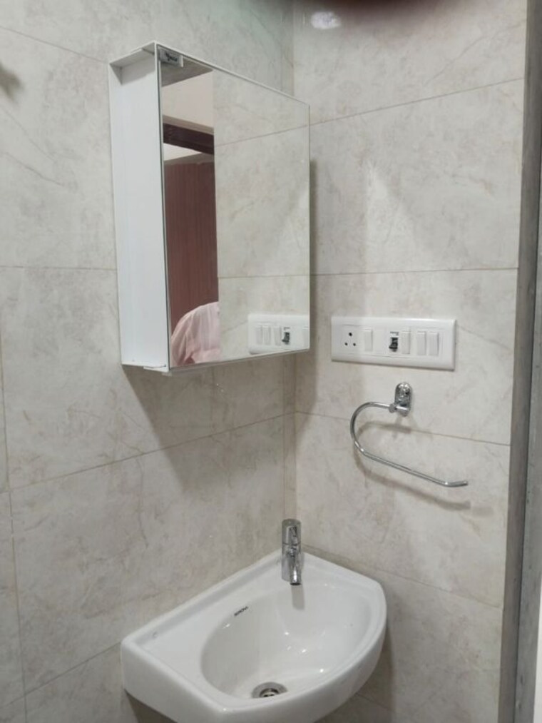 Bathroom, dadar west 2 Bedroom 700 Sq.Ft. Apartment In Dadar West Mumbai 10404702
