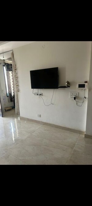 Room in 3 BHK Builder Floor at Sector 23a – for Rent