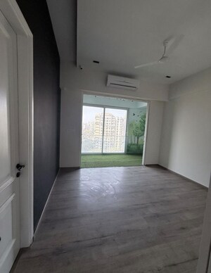 Room in 4 BHK Apartment at Windsor Grande Residences, Andheri West – for Rent