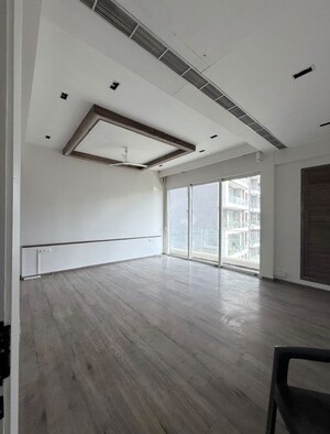 Room in 4 BHK Apartment at Windsor Grande Residences, Andheri West – for Rent