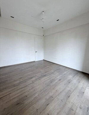 Room in 4 BHK Apartment at Windsor Grande Residences, Andheri West – for Rent