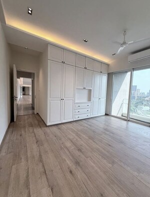 Room in 4 BHK Apartment at Windsor Grande Residences, Andheri West – for Rent