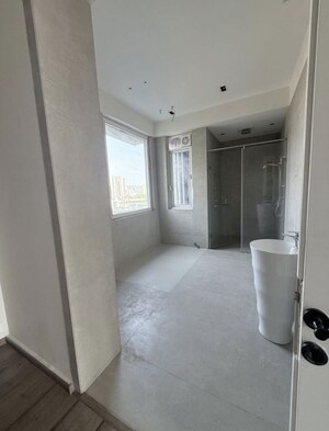 Room in 4 BHK Apartment at Windsor Grande Residences, Andheri West – for Rent