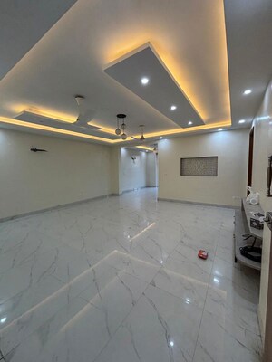 Room in 3 BHK Builder Floor at Palam Vihar Residents Association, Palam Vihar – for Rent