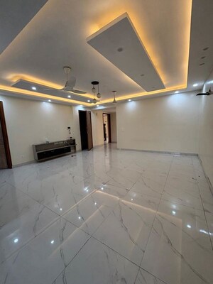 Room in 3 BHK Builder Floor at Palam Vihar Residents Association, Palam Vihar – for Rent
