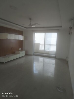 Room in 4 BHK Apartment at Bestech Park View Spa, Sector 47 – for Rent