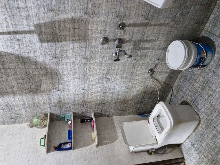 Bathroom, kharar mohali road 4 Bedroom 100 Sq.Yd. Independent House In Kharar Mohali Road Kharar 10408031