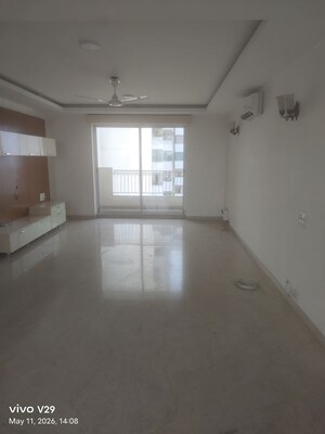 Room in 4 BHK Apartment at Bestech Park View Spa, Sector 47 – for Rent