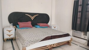 Bedroom in 3 BHK Builder Floor at Sector 43 – for Rent