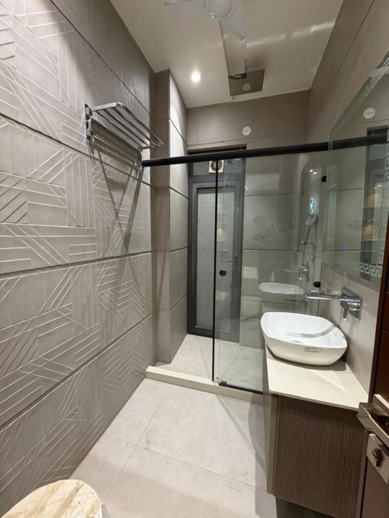 Bathroom, vikas puri 3 Bedroom 1800 Sq.Ft. Builder Floor In Vikas Puri Delhi 10407898