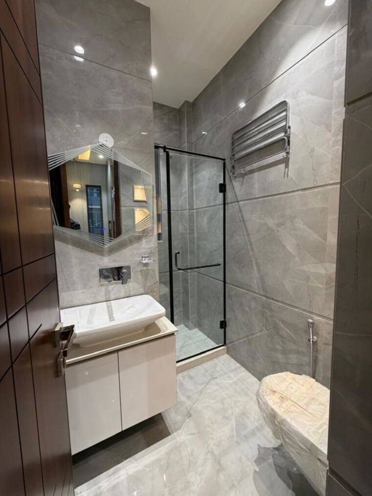 Bathroom, vikas puri 3 Bedroom 1800 Sq.Ft. Builder Floor In Vikas Puri Delhi 10407898