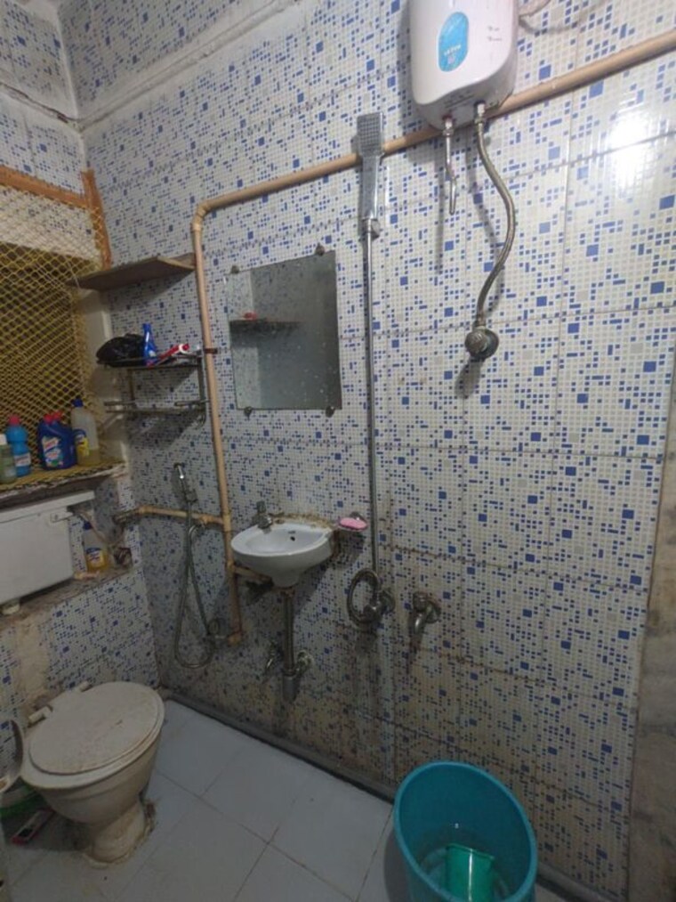 Bathroom, sandesh nagar 1 Bedroom 300 Sq.Ft. Apartment In Sandesh Nagar Mumbai 10408082