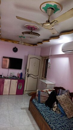 1 BHK + Extra Room Apartment For Rent in Century Bazar
