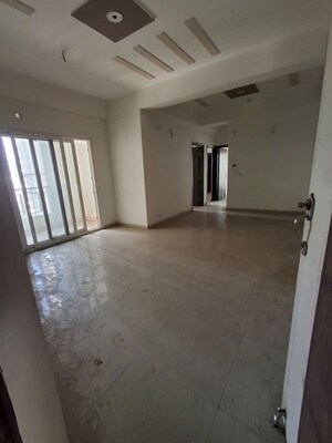 Room in 3 BHK Apartment at Amrapali Dream Valley – for Sale