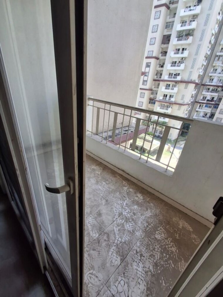 Balcony, amrapali dream valley 3 Bedroom 1380 Sq.Ft. Apartment In Amrapali Dream Valley Greater Noida 10408092