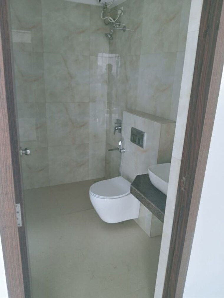 Bathroom, raymond-realty-phase-ii 2 Bedroom 675 Sq.Ft. Apartment In Pokhran Road No Two Thane 10408084