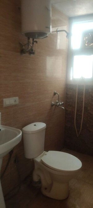 Bathroom in 3 BHK Apartment at Omaxe R2, Gomti Nagar – for Rent