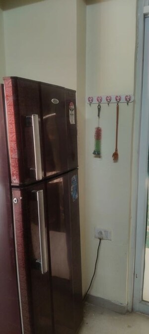 Furnished Amenities in 3 BHK Apartment at Omaxe R2, Gomti Nagar – for Rent