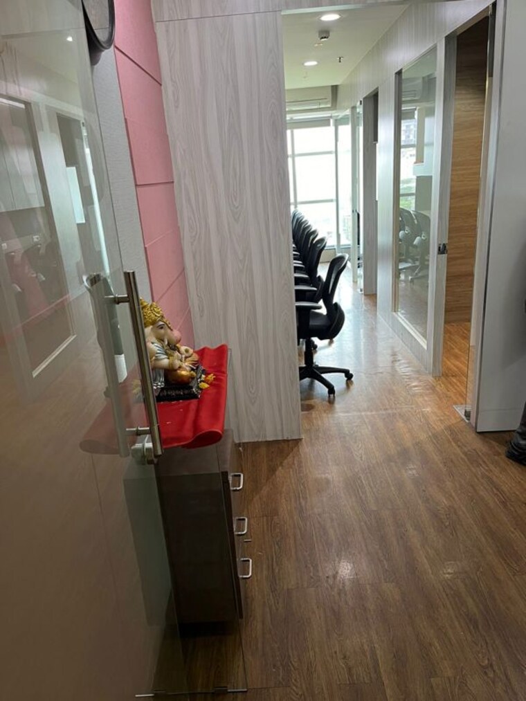  Parking, shelton-sapphire Commercial Office Space 565 Sq.Ft. In Cbd Belapur Sector 15 Navi Mumbai 10408135