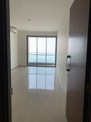 Room in 3 BHK Apartment at Piramal Mahalaxmi Central Tower, Mahalaxmi – for Rent