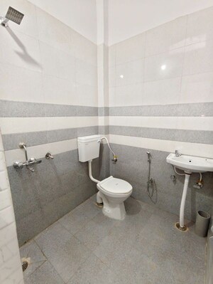 Bathroom in 2 BHK Independent House at Jankipuram Vistar – for Rent