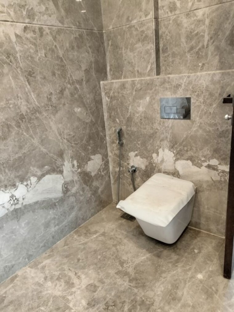 Bathroom, greater kailash i 5 Bedroom 5000 Sq.Ft. Independent House In Greater Kailash I Delhi 10408171