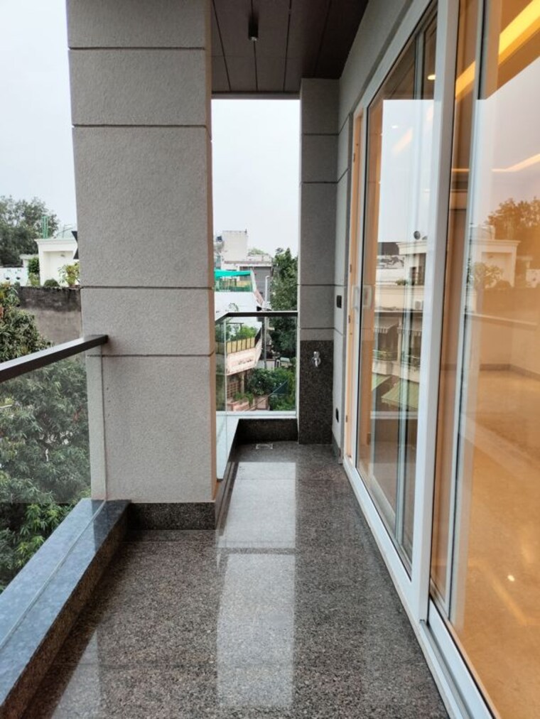 Balcony, hauz khas 3 Bedroom 2500 Sq.Ft. Apartment In Hauz Khas Delhi 10408238