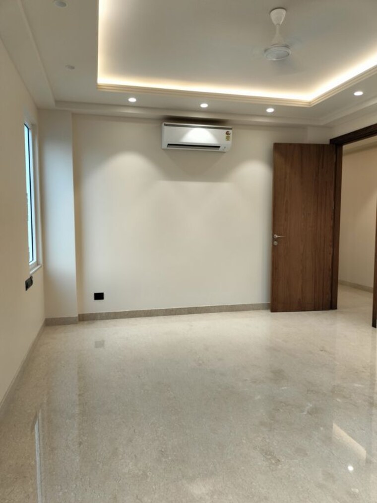 Room, hauz khas 3 Bedroom 2500 Sq.Ft. Apartment In Hauz Khas Delhi 10408238