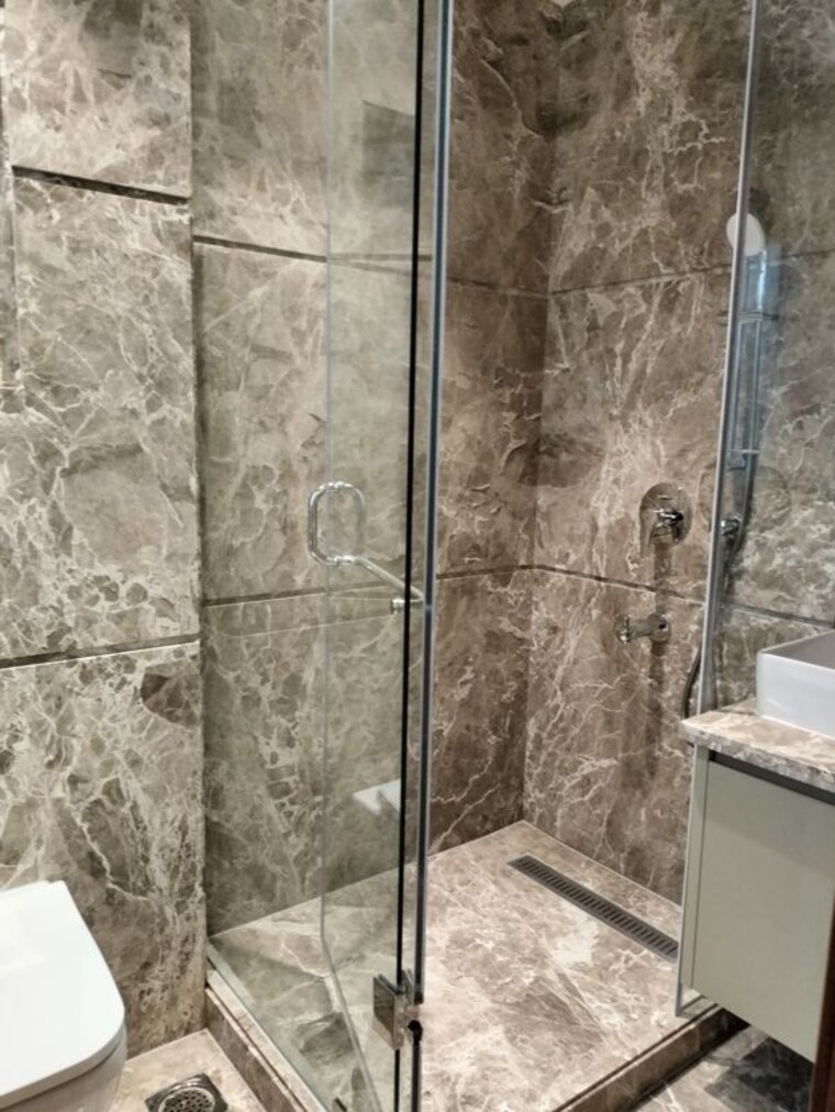 Bathroom, hauz khas 3 Bedroom 2500 Sq.Ft. Apartment In Hauz Khas Delhi 10408238