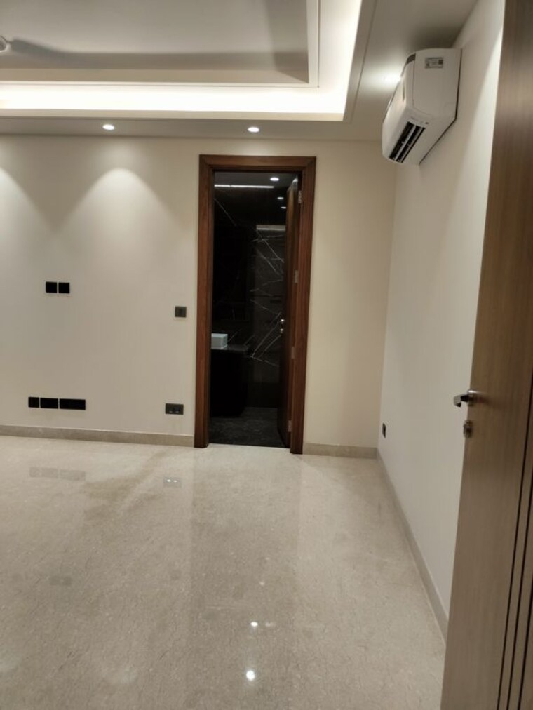 Room, hauz khas 3 Bedroom 2500 Sq.Ft. Apartment In Hauz Khas Delhi 10408238