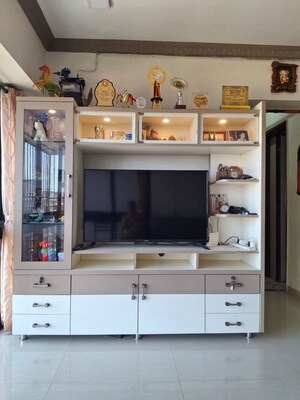 Furnished Amenities in 1 BHK Apartment at Raheja Reflections, Kandivali East – for Rent