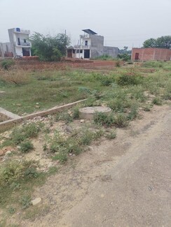Plot For Sale in Jankipuram Extension