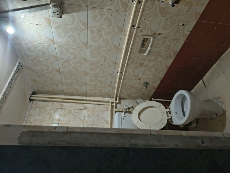 Bathroom, kurla Commercial Co Working Space 1000 Sq.Ft. In Kurla Mumbai 10408315
