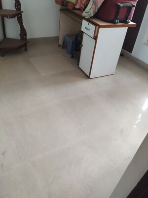 Room in 3 BHK Apartment at Supertech Cape Town, Sector 74 – for Rent