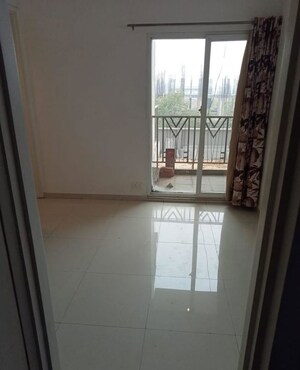 Room in 2 BHK Apartment at Arihant Abode, Sector 10 Greater Noida – for Sale