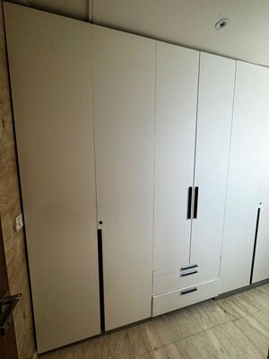 Room in 3.5 BHK Apartment at Ambience Tivertone, Sector 50 – for Sale
