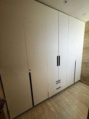 Room in 3.5 BHK Apartment at Ambience Tivertone, Sector 50 – for Sale