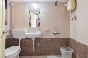 Bathroom in 4 BHK Apartment at Madhukunj Apartment Prabhadevi, Prabhadevi – for Rent