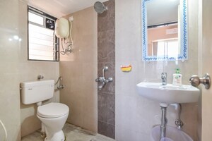 Bathroom in 4 BHK Apartment at Madhukunj Apartment Prabhadevi, Prabhadevi – for Rent